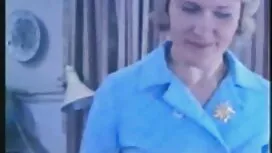 Старият чичо чука га ...