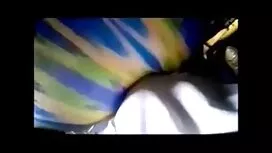 Кльощавият баба се е ...