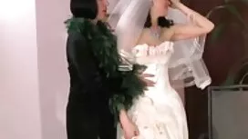 Момиче в групповуха  ...