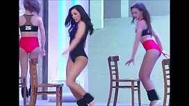 # Гореща пияна блонд ...