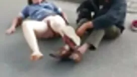 Момиче ближе зрели б ...