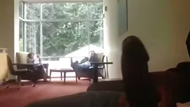 Полусестра ме хвана  ...